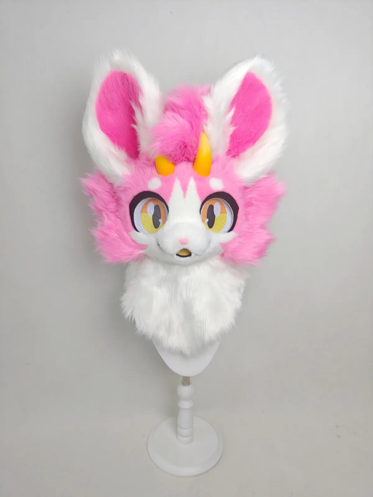Pink & white small horned head