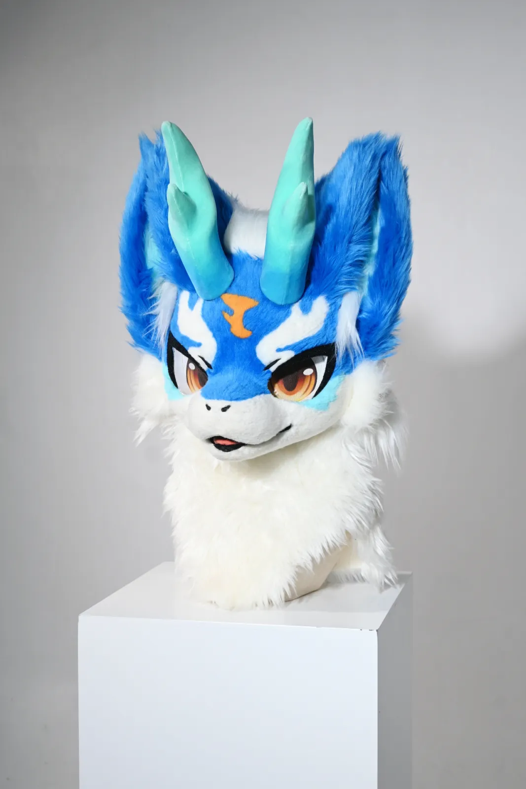 Blue & white horned dragon head