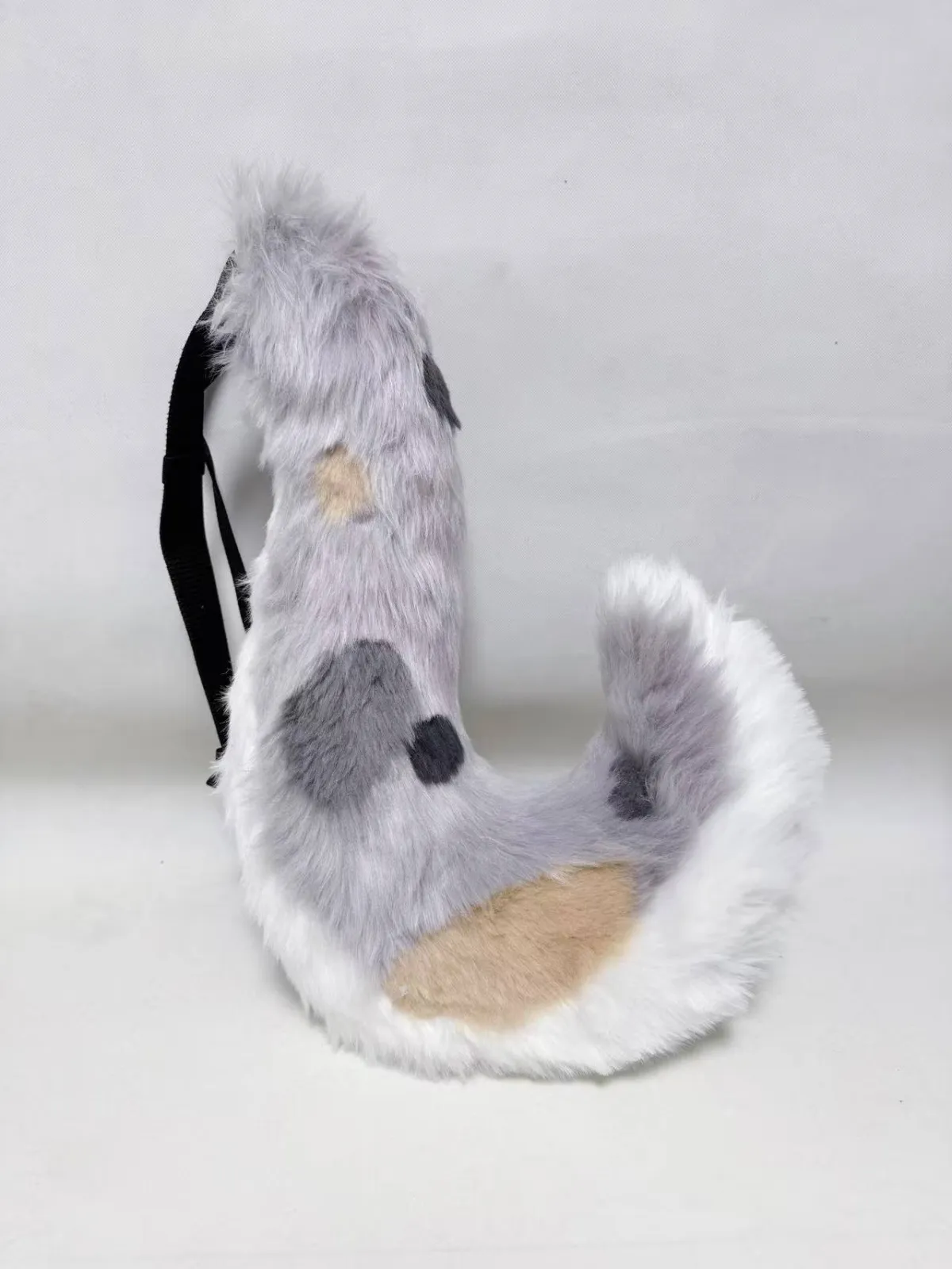White, grey & tan spotted tail