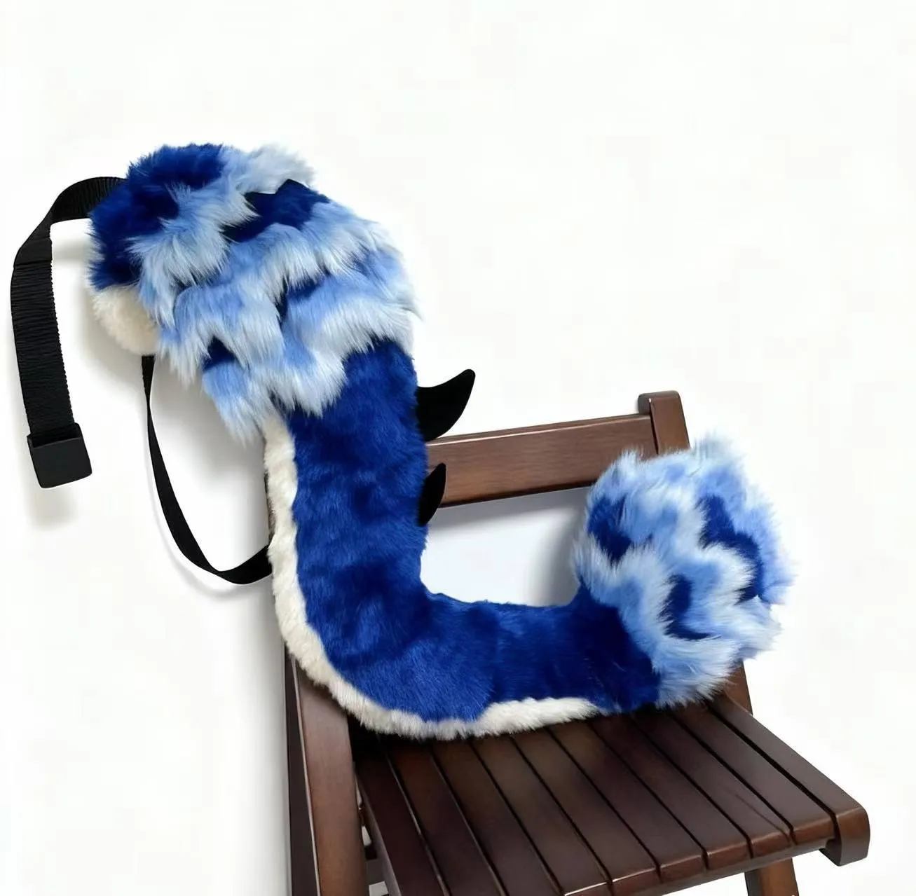 Blue, light blue & white patterned tail with fins